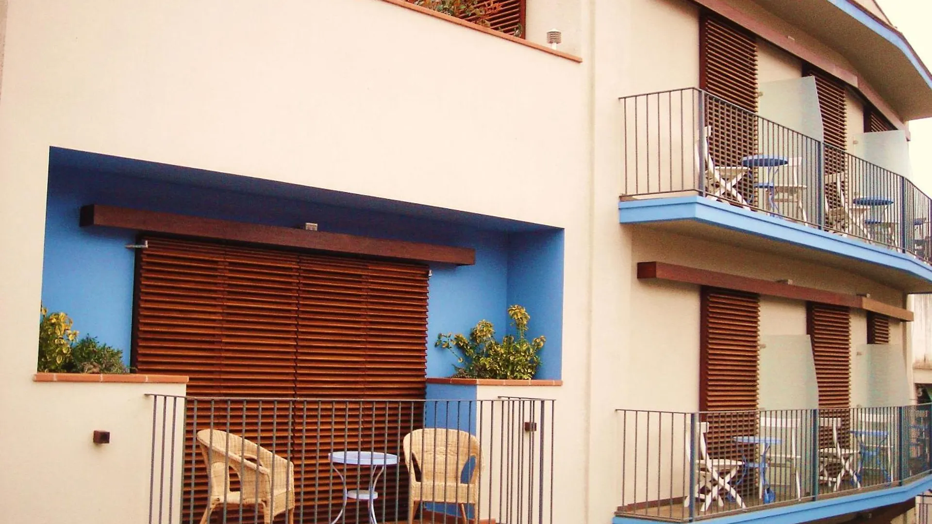 Hotel Carmen contacts